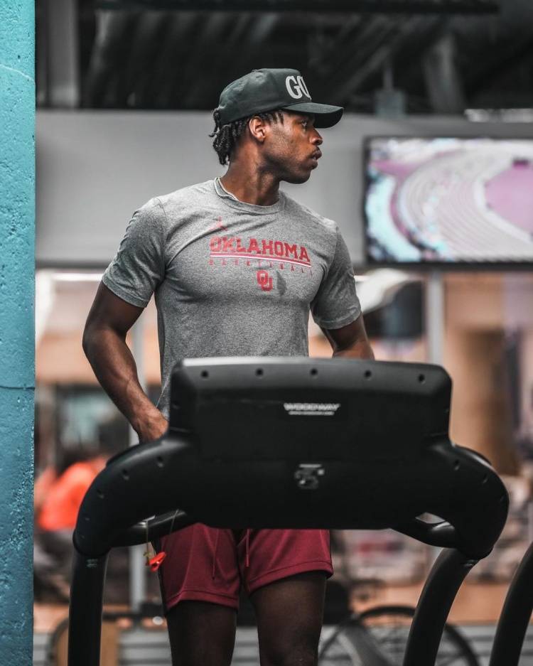 站式服务平台赛前萨克拉门托国王备战德国杯，篮板制胜细节曝光，话题不断，训练强度明显提升的简单介绍